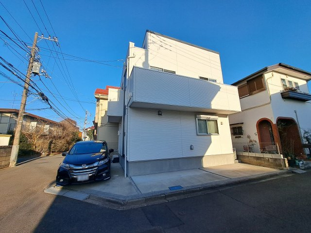 【外観】 | 西東京市下保谷1丁目　中古一戸建住宅　（保谷店） | 開放感のある角地