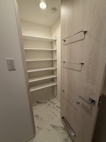 コンフォリア・リヴ平井MUTIOの玄関