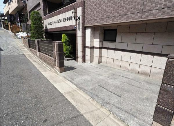 ドラゴンマンション桜台壱番館のエントランス|「新桜台」駅徒歩７分！平成１１年築・オートロック＆宅配ボックス付きマンション、ドラゴンマンション桜台壱番館は即日現地案内可能となっておりますので、お気軽にお問い合わせください！