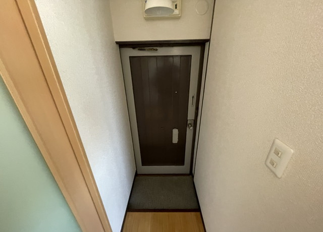 益本ビルの玄関