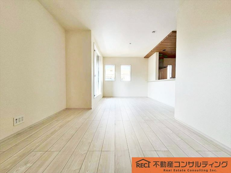 西宮市浜甲子園1丁目　新築戸建の居間・リビング