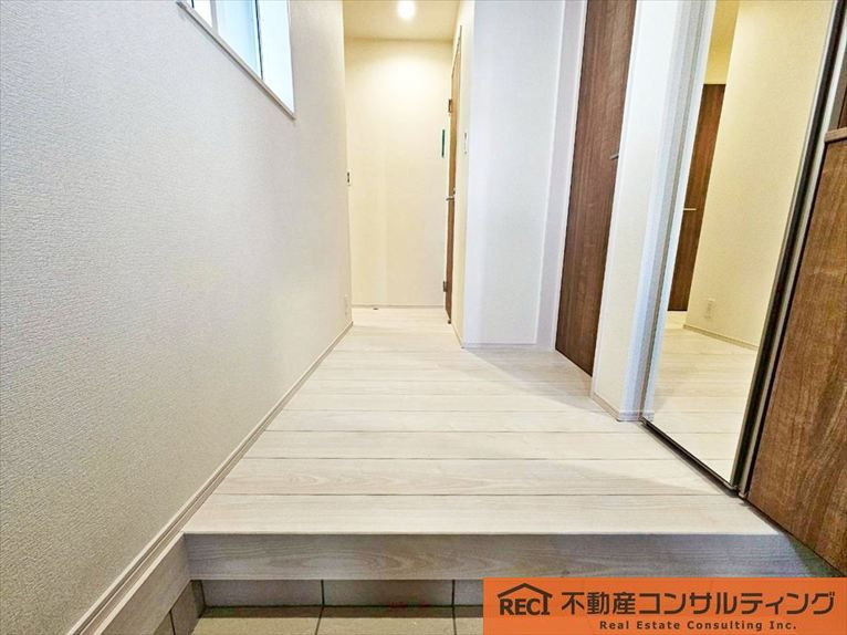 西宮市浜甲子園1丁目　新築戸建の玄関