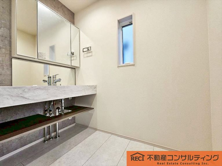 西宮市浜甲子園1丁目　新築戸建の独立洗面台