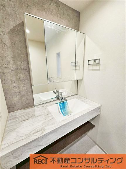 西宮市浜甲子園1丁目　新築戸建の独立洗面台