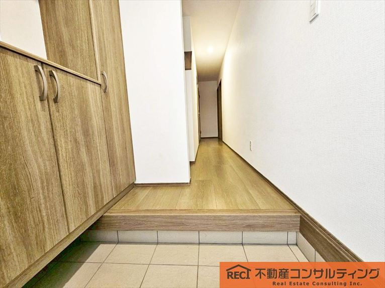 西宮市大社町　新築戸建　A号棟の玄関