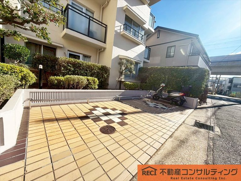 サンマンション魚崎の駐車場