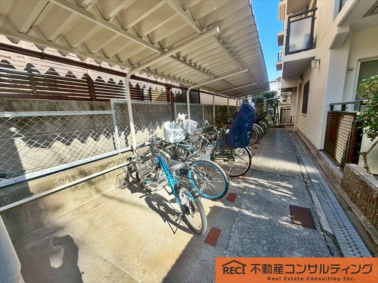 サンマンション魚崎の駐車場