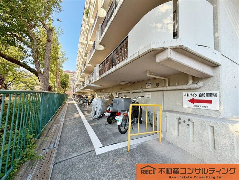 パレス東灘の駐車場