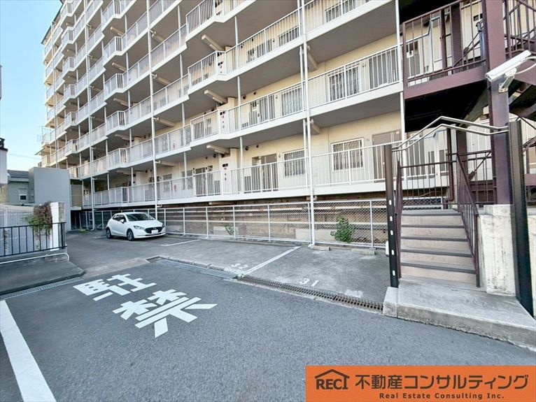 パレス東灘の駐車場