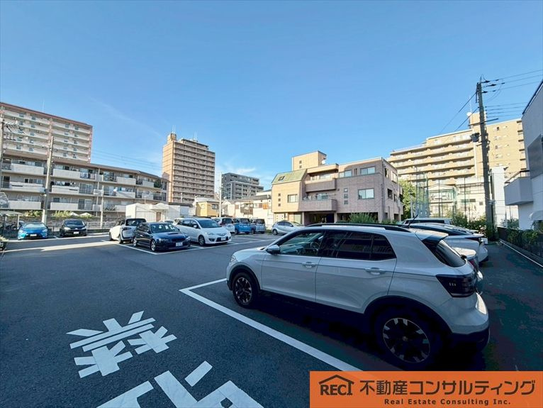 パレス東灘の駐車場
