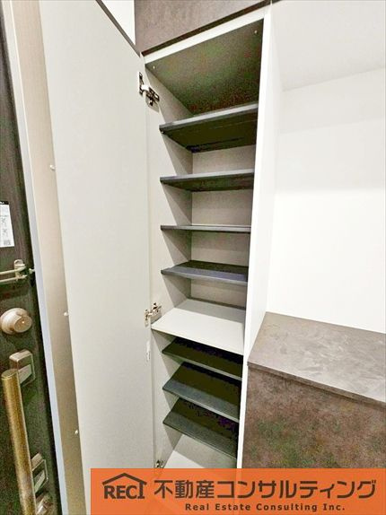 神戸市灘区高尾通1丁目　新築戸建　2号棟の収納