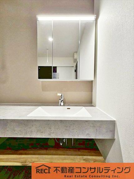 神戸市灘区高尾通1丁目　新築戸建　2号棟の独立洗面台