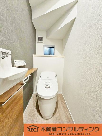 神戸市灘区高尾通1丁目　新築戸建　2号棟のトイレ
