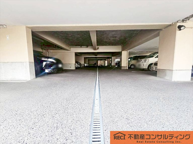 甲南グランドハイム御影の駐車場