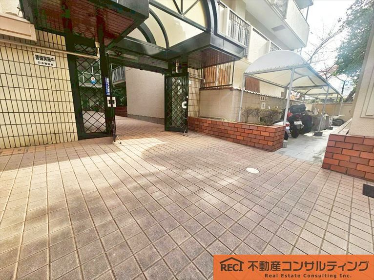 甲南グランドハイム御影のエントランス