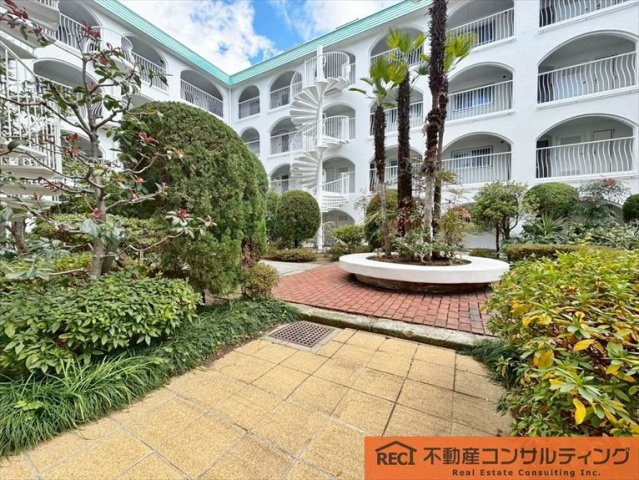 エステート岡本のエントランス