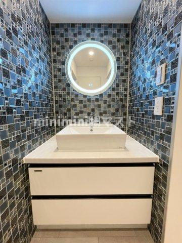 大阪市中央区北新町の賃貸マンションの洗面所