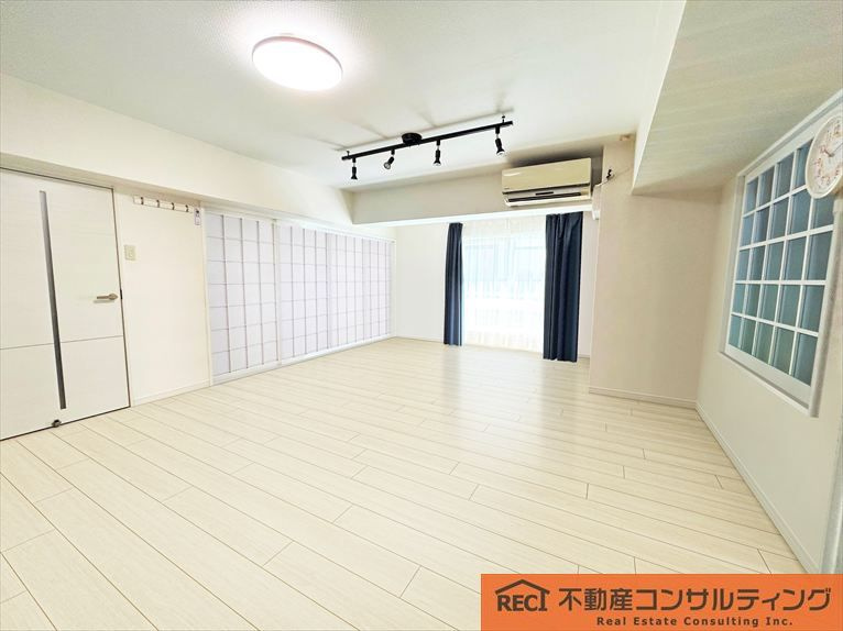 西住吉アーバンライフの居間・リビング|角部屋