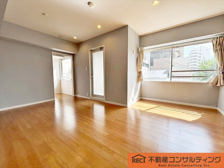 コムーネ灘の洋室