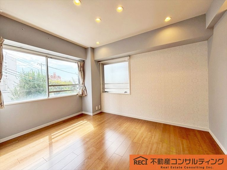 コムーネ灘の洋室