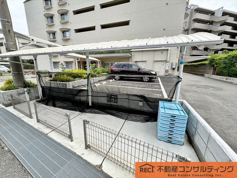 アイビーハイツ甲子園の駐車場