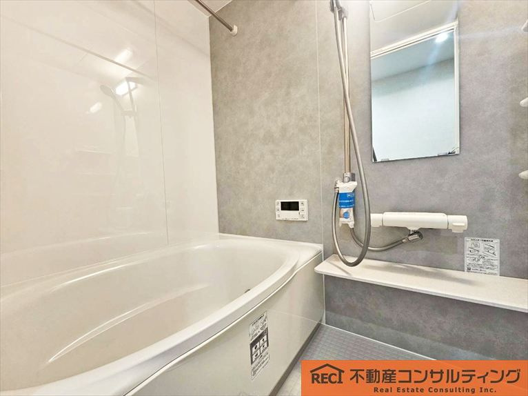 サンライフ甲子園の浴室|南東向きで陽当たり良好