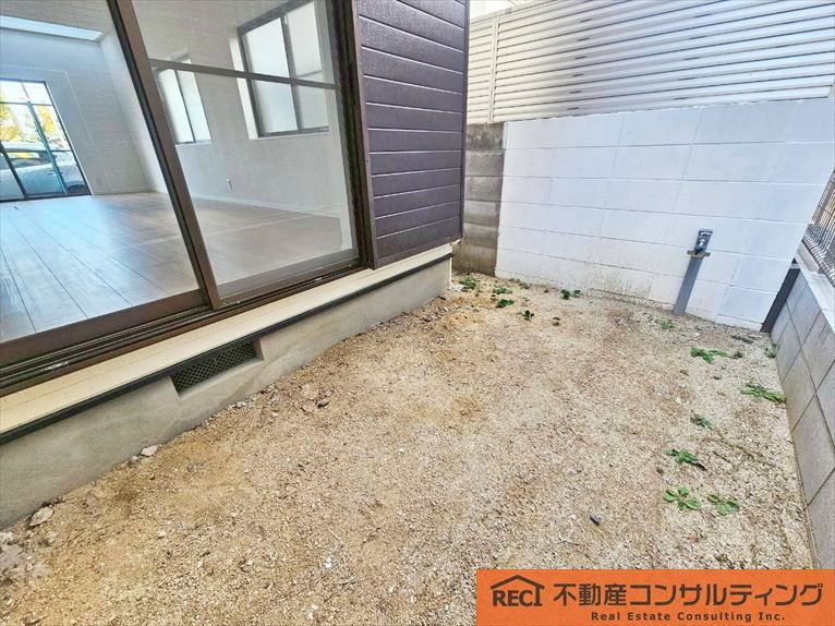 西宮市津門呉羽町　中古戸建のバルコニー