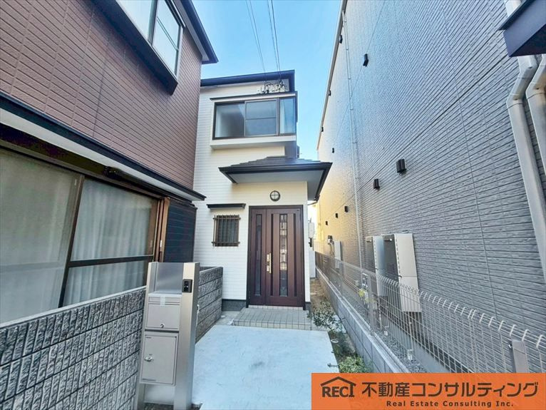 西宮市津門呉羽町　中古戸建のエントランス
