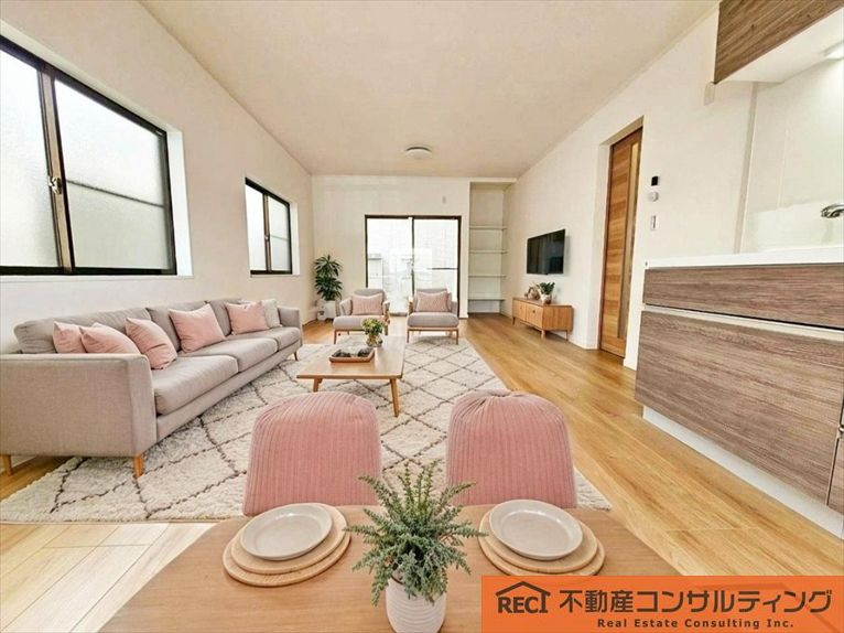 西宮市津門呉羽町　中古戸建の居間・リビング