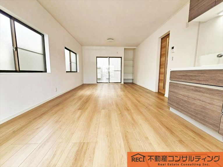 西宮市津門呉羽町　中古戸建の居間・リビング|リノベーション物件！