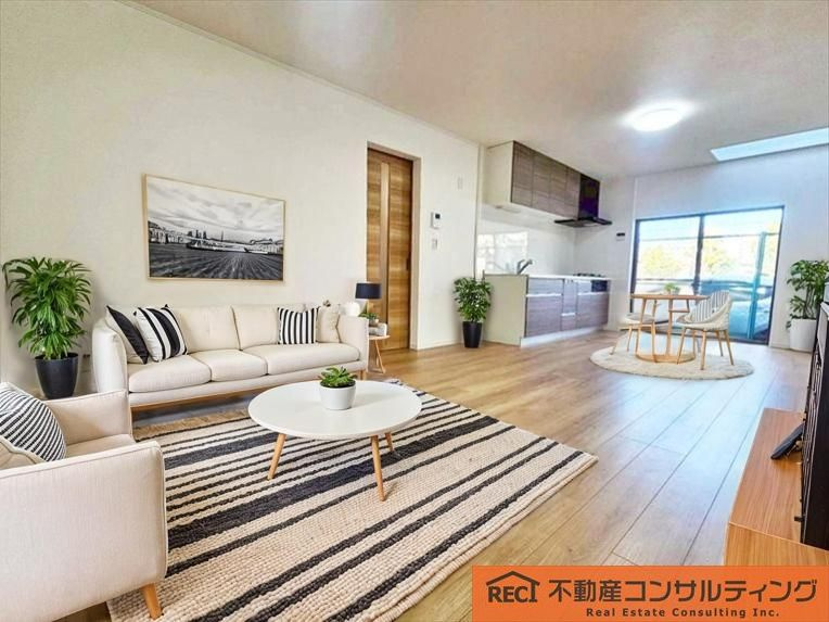 西宮市津門呉羽町　中古戸建の内装|駐車スペース2台分完備！