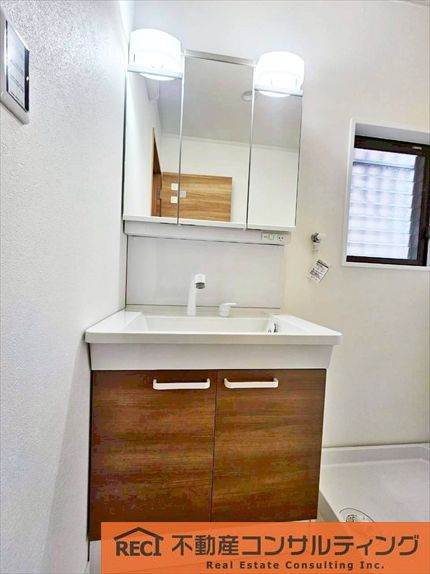 西宮市津門呉羽町　中古戸建の独立洗面台