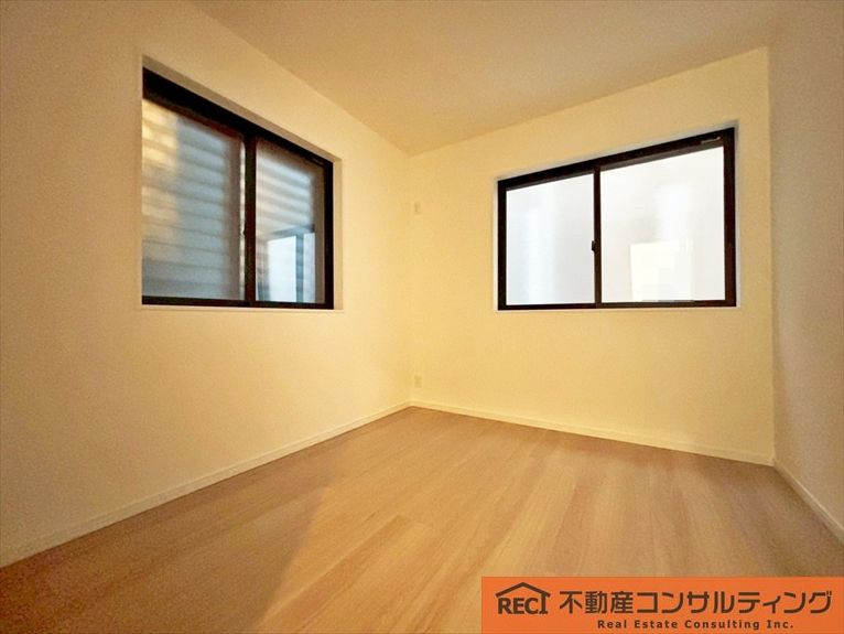 神戸市灘区神ノ木通3丁目　新築戸建　B号地の洋室