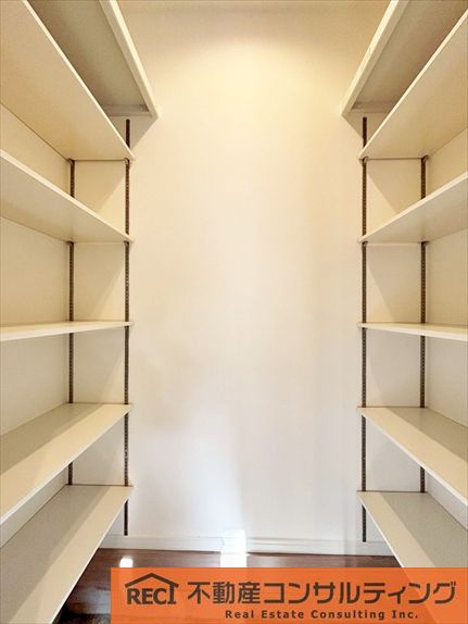 神戸市灘区神ノ木通3丁目　新築戸建　B号地の収納