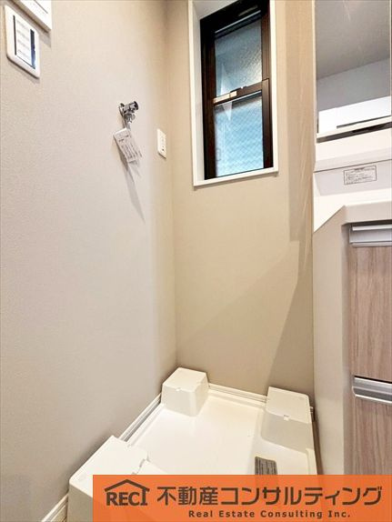 神戸市灘区神ノ木通3丁目　新築戸建　B号地の独立洗面台