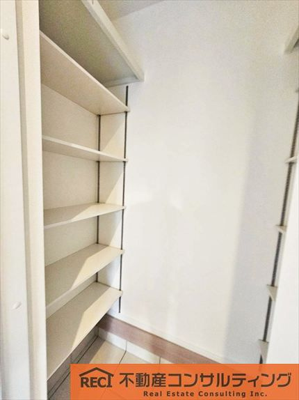 神戸市灘区神ノ木通3丁目　新築戸建　B号地の収納