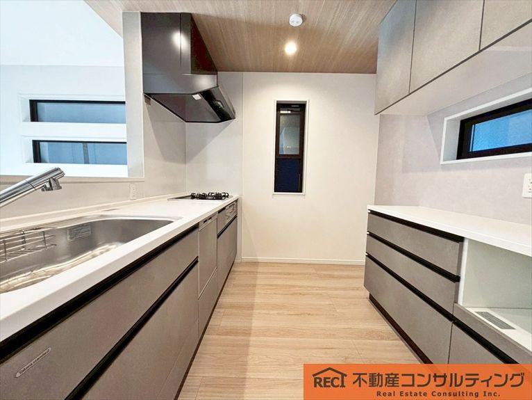 神戸市灘区神ノ木通3丁目　新築戸建　B号地のキッチン|明るい2階リビング