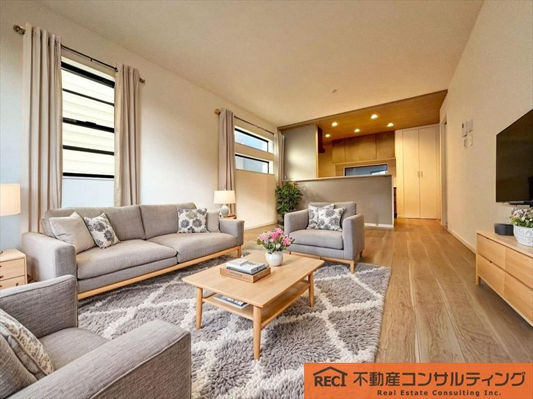 神戸市灘区神ノ木通3丁目　新築戸建　C号地の居間・リビング|3沿線が徒歩圏内の便利な立地！