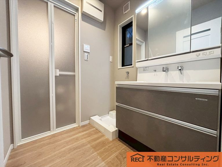 神戸市灘区神ノ木通3丁目　新築戸建　C号地の独立洗面台