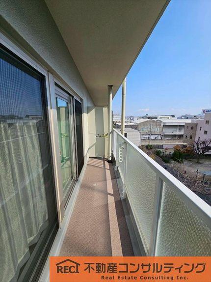 西宮グリーンマンション1号棟のバルコニー