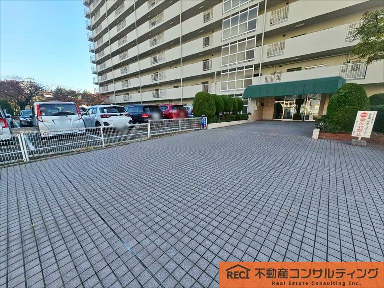 西宮グリーンマンション1号棟の駐車場