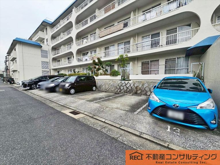 香枦園スカイハイツの駐車場