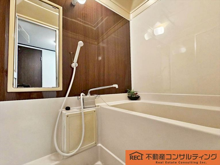 香枦園スカイハイツの浴室|窓が多く通風も良好！