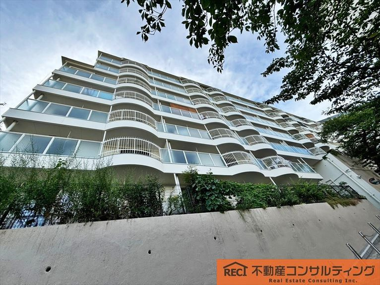 コボリマンション夙川老松台D棟の外観