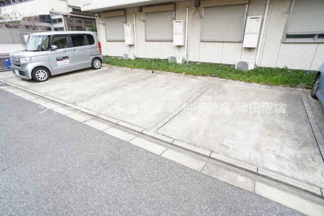 ABT courtの駐車場