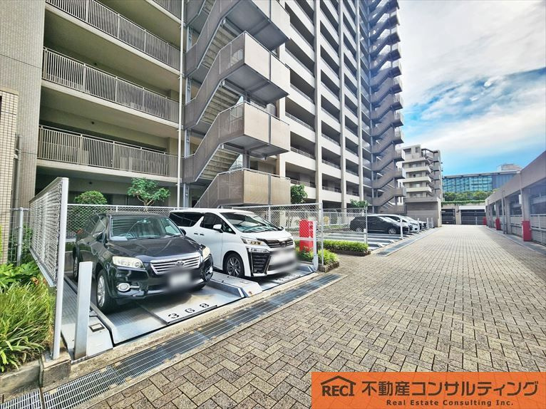 摩耶シーサイドプレイスイースト3番館の駐車場