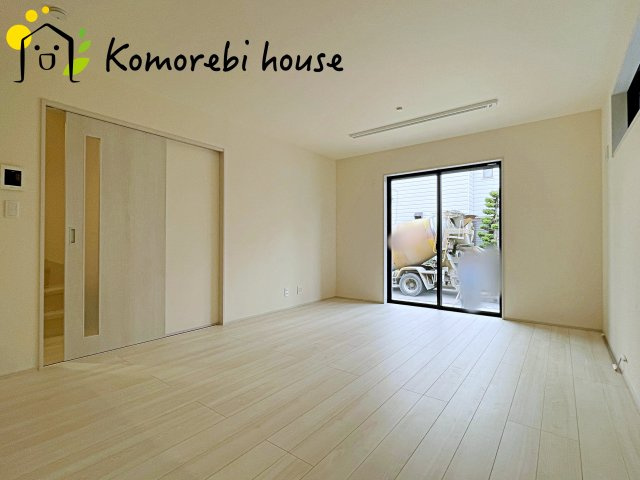 白岡市小久喜　新築一戸建て　リーブルガーデン　01の居間・リビング|26.5.23　撮影済み