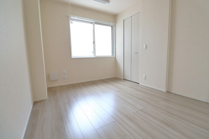 アイウェル湘南台の居間・リビング|６．２帖の洋室