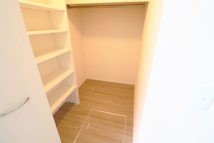アイウェル湘南台の収納|ウォークインクローゼット、床下収納があります