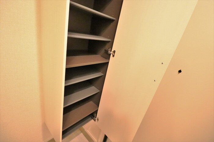 アイウェル湘南台の玄関|玄関のシューズボックス